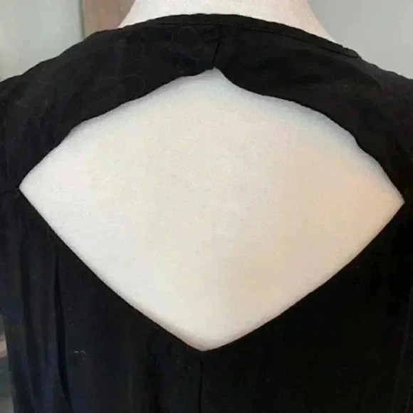 GAP V-Neck Sleeveless Dress - Picture 4 of 5